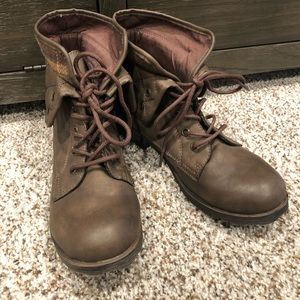 ***Rock & Candy women’s boots size 8.5